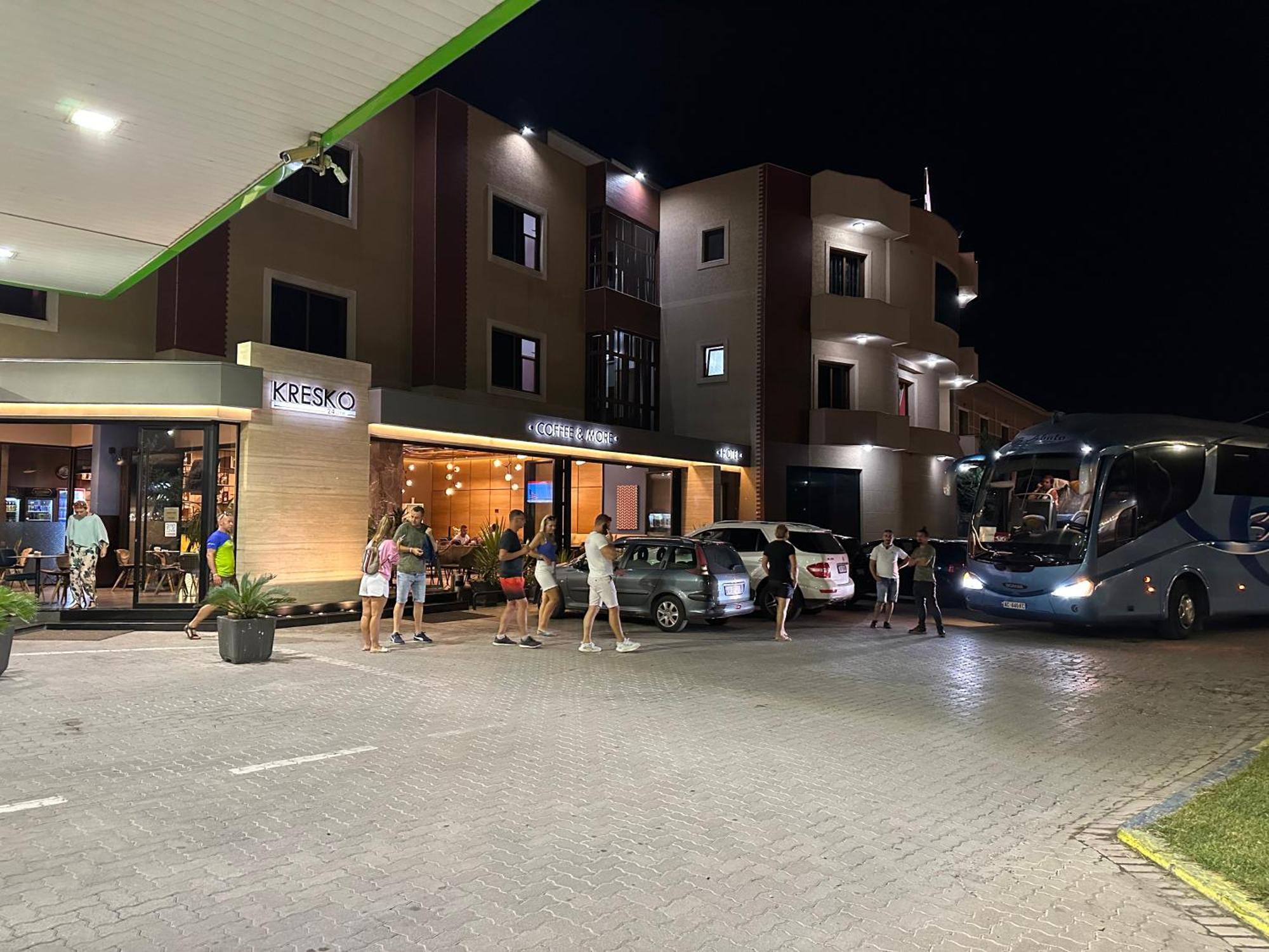 Hotel Kresko Lushnjë Buitenkant foto