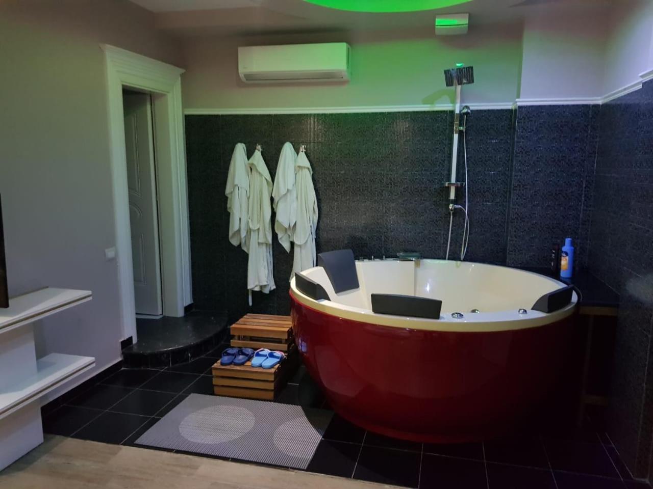Hotel Kresko Lushnjë Buitenkant foto
