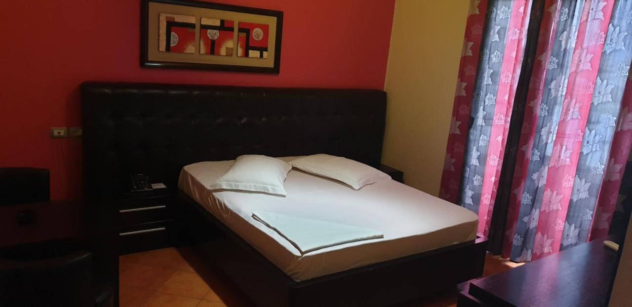 Hotel Kresko Lushnjë Buitenkant foto