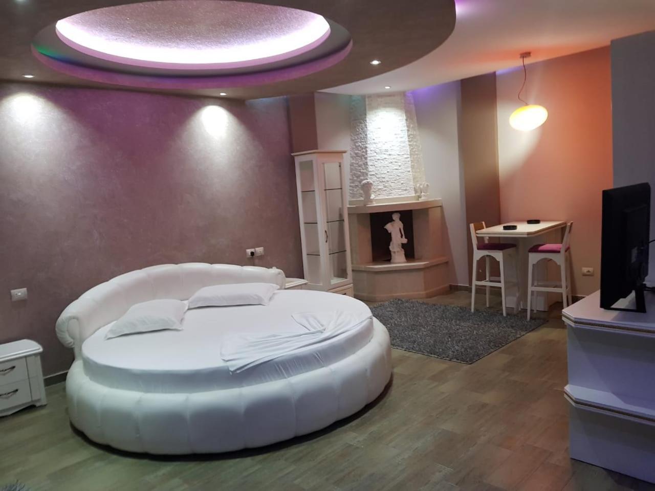 Hotel Kresko Lushnjë Buitenkant foto