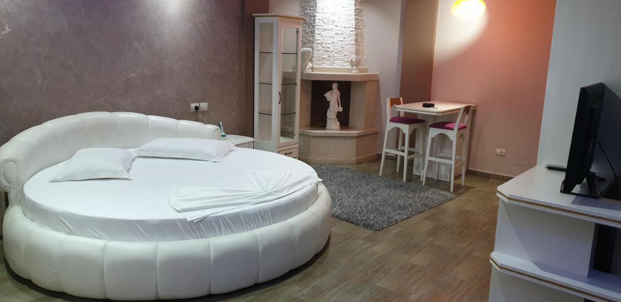 Hotel Kresko Lushnjë Buitenkant foto